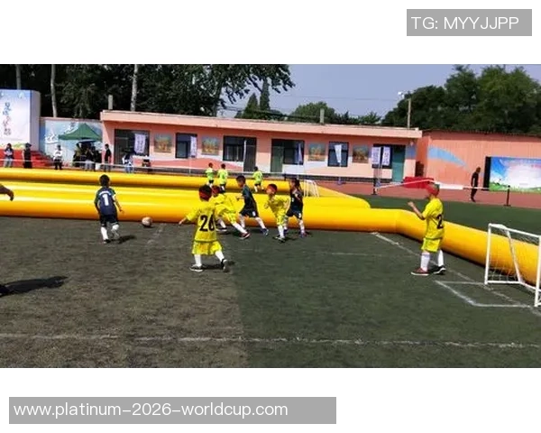 足球吊门的定义与技巧解析让你轻松掌握这项精彩的足球技术 足球吊门的定义与技巧解析让你轻松掌握这项精彩的足球技术